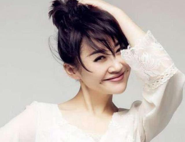 娱乐圈坚持“不婚”的4位女星，个个有颜值有事业，最大已53岁