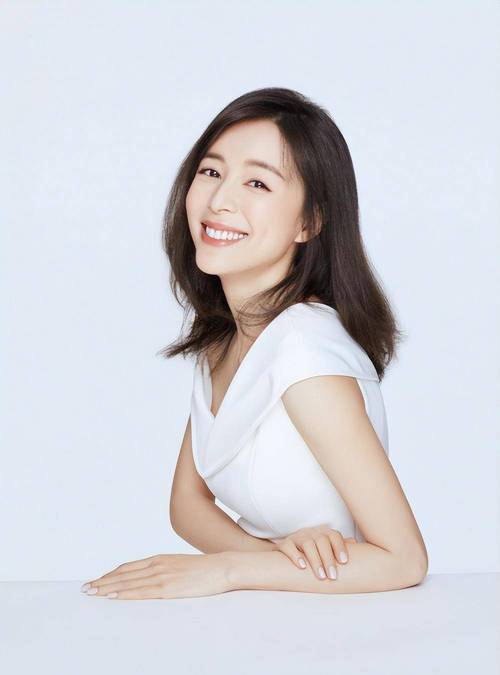 娱乐圈才女静初：演技精湛，跨界探索科技与艺术融合新路