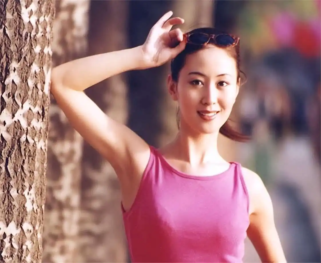 汤加丽人体艺术写真_汤加丽艺术人生经历_中国女明星人体艺术